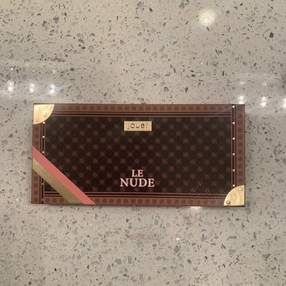 Jouer le nude - Picture 2 of 7